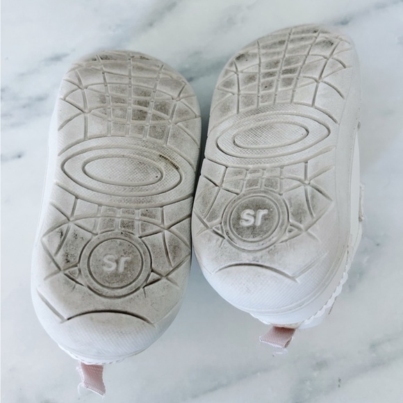 Munchkin by Stride Rite White Floral Embroidered Isabella Toddler Sneakers - 5 - Picture 4 of 5